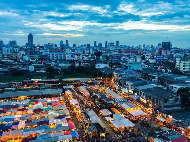 Yaoundé Night Market Food Tour